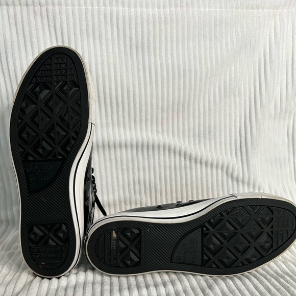 Black Converse shoes - Picture 7 of 8